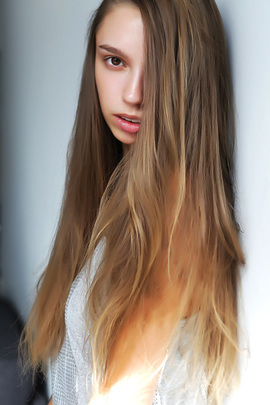 Elin Horny Russian Chick Strips