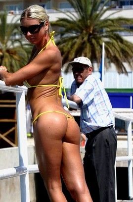 Lovely thong bikini babe